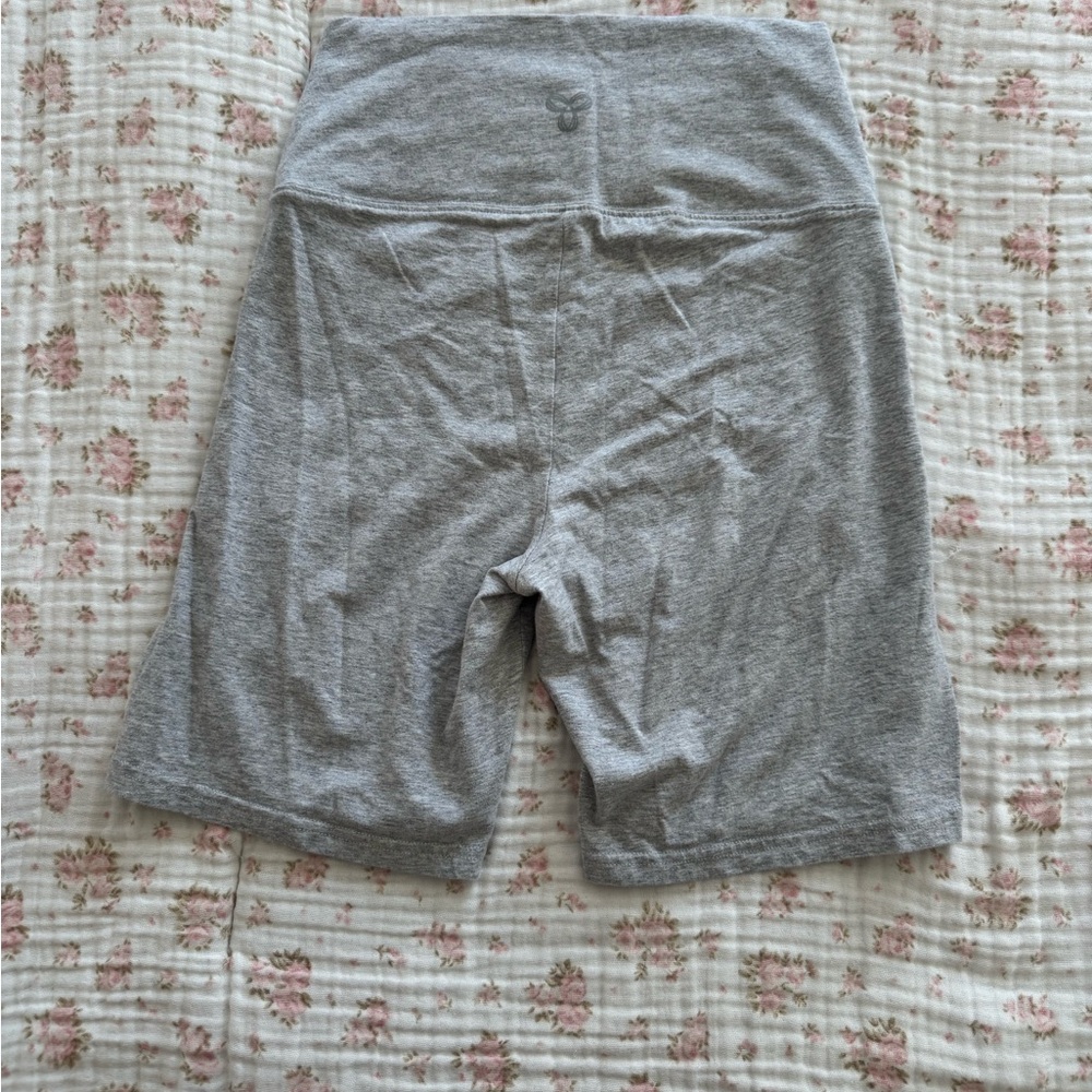 Aritzia TNA Bike Shorts - Picture 3 of 3